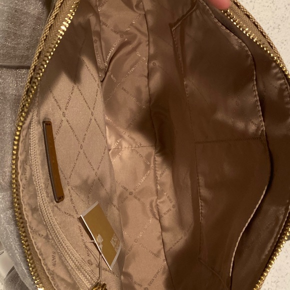 NWT Michael Kors Bedford Shoulder Bag - Picture 9 of 9